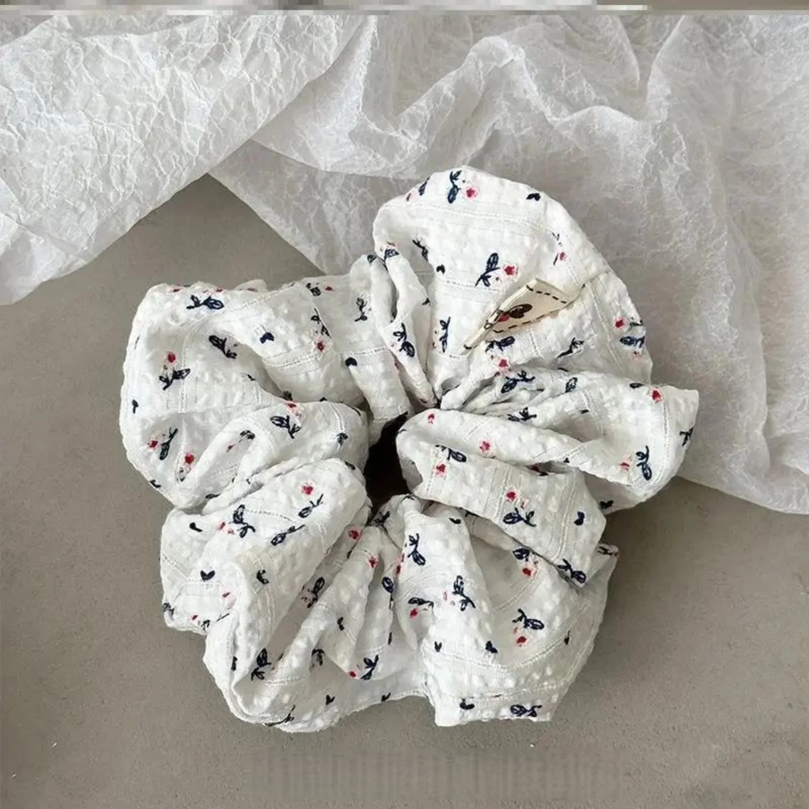 Literary Small Flower Ponytail - Tie Bar Clip のレビューと価格