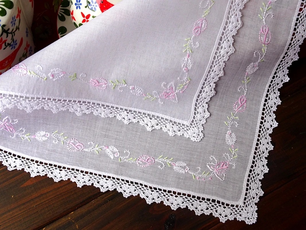 Handmade Embroidered Hook Edge - Monogrammed Handkerchief のレビューと価格