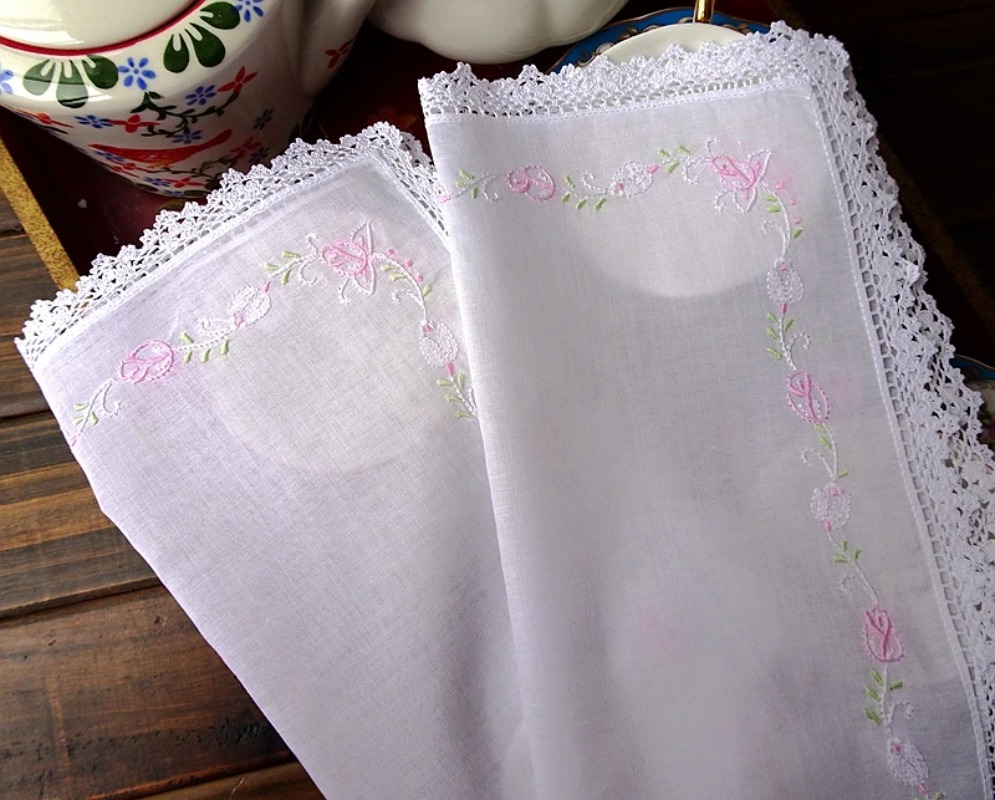 Handmade Embroidered Hook Edge - Monogrammed Handkerchief のレビューと価格